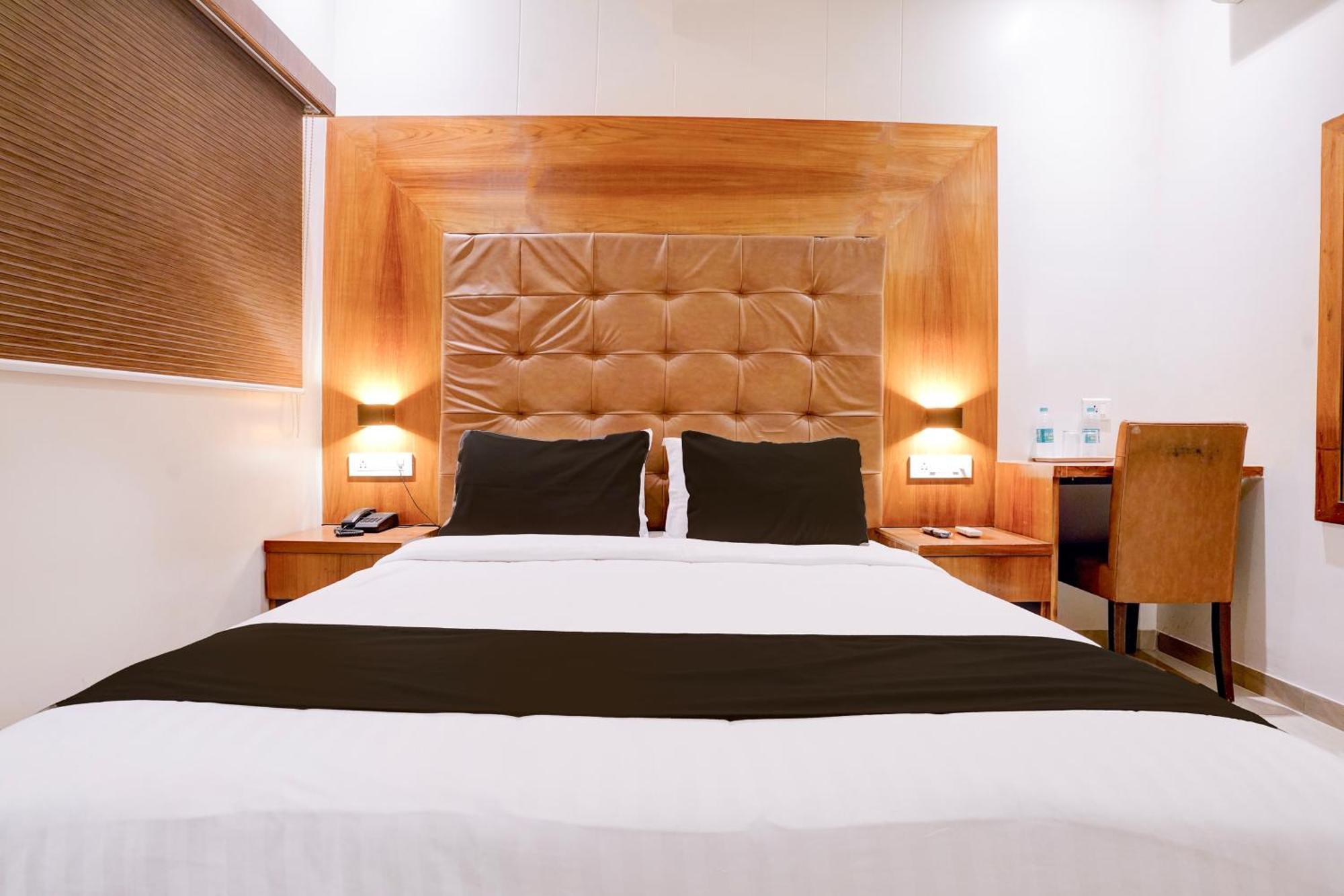 Super Townhouse Oak Times Square Le Western Bombay Esterno foto